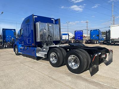Used 2021 Kenworth T680 - photo 1