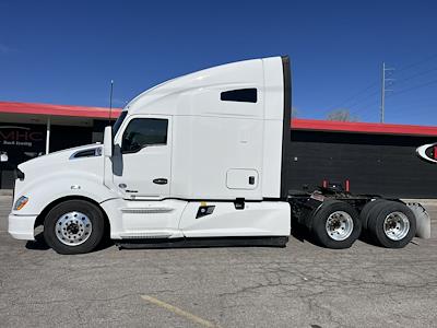Used 2021 Kenworth T680 - photo 1