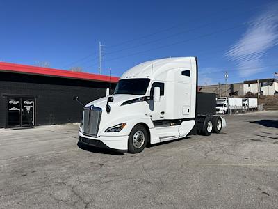 Used 2022 Kenworth T680 - photo 1