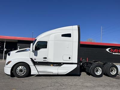 Used 2022 Kenworth T680 - photo 1