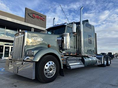 Used 2023 Kenworth W900 - photo 1