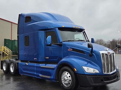 Used 2022 Peterbilt 579 - photo 1