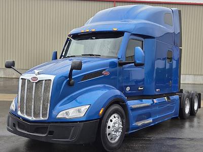 Used 2022 Peterbilt 579 - photo 1