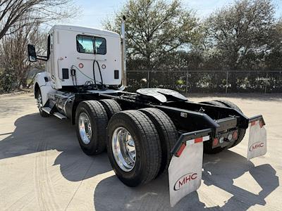 Used 2024 Kenworth T880 - photo 1