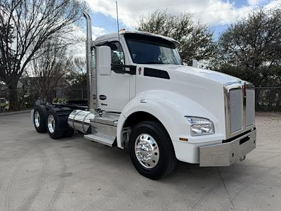 Used 2024 Kenworth T880 - photo 1