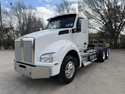 Used 2024 Kenworth T880 - photo 1