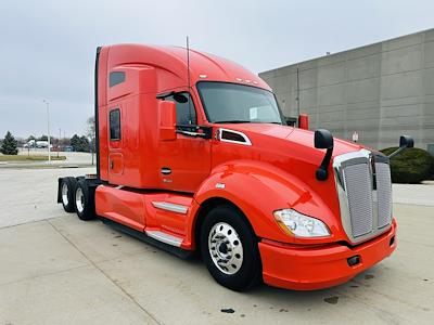 Used 2022 Kenworth T680 - photo 1