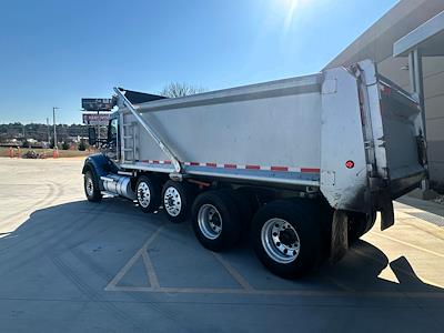 Used 2022 Kenworth T880 - photo 1
