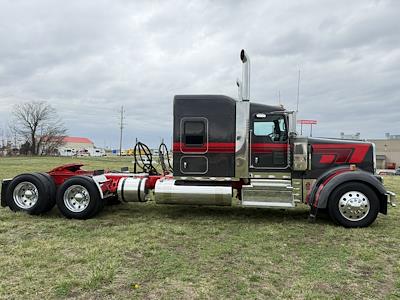 Used 2022 Kenworth W900 - photo 1
