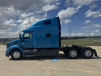 Used 2021 Peterbilt 579 - photo 1
