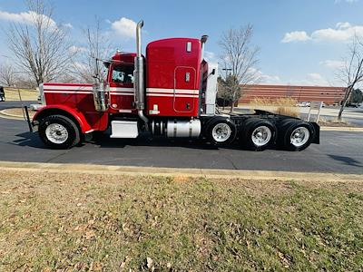Used 2021 Peterbilt 389 - photo 1