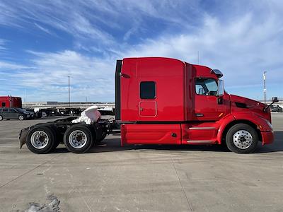 Used 2022 Peterbilt 579 - photo 1