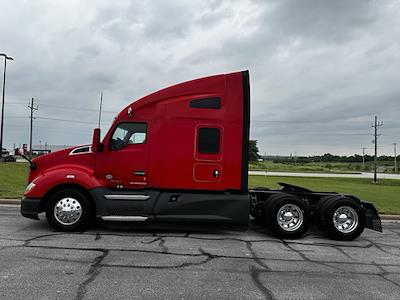 Used 2022 Kenworth T680 - photo 1