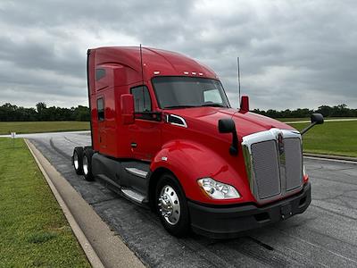 Used 2022 Kenworth T680 - photo 1
