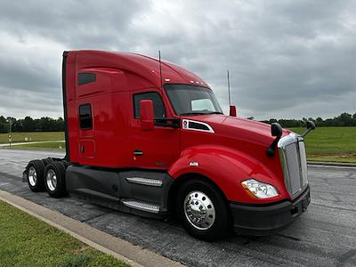 Used 2022 Kenworth T680 - photo 1
