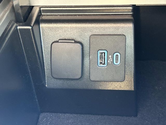 Used 2023 Ford Explorer - photo 32