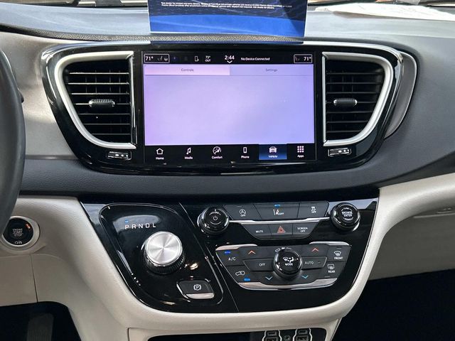 Used 2022 Chrysler Pacifica - photo 18
