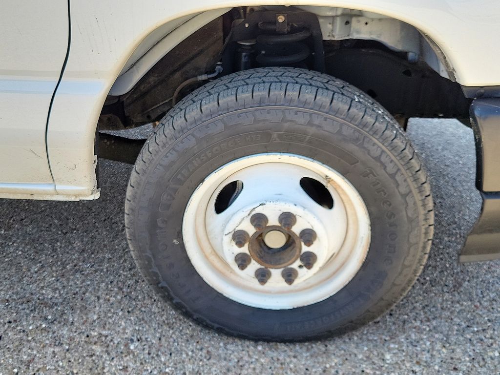 Used 2022 Ford E-350 - photo 16