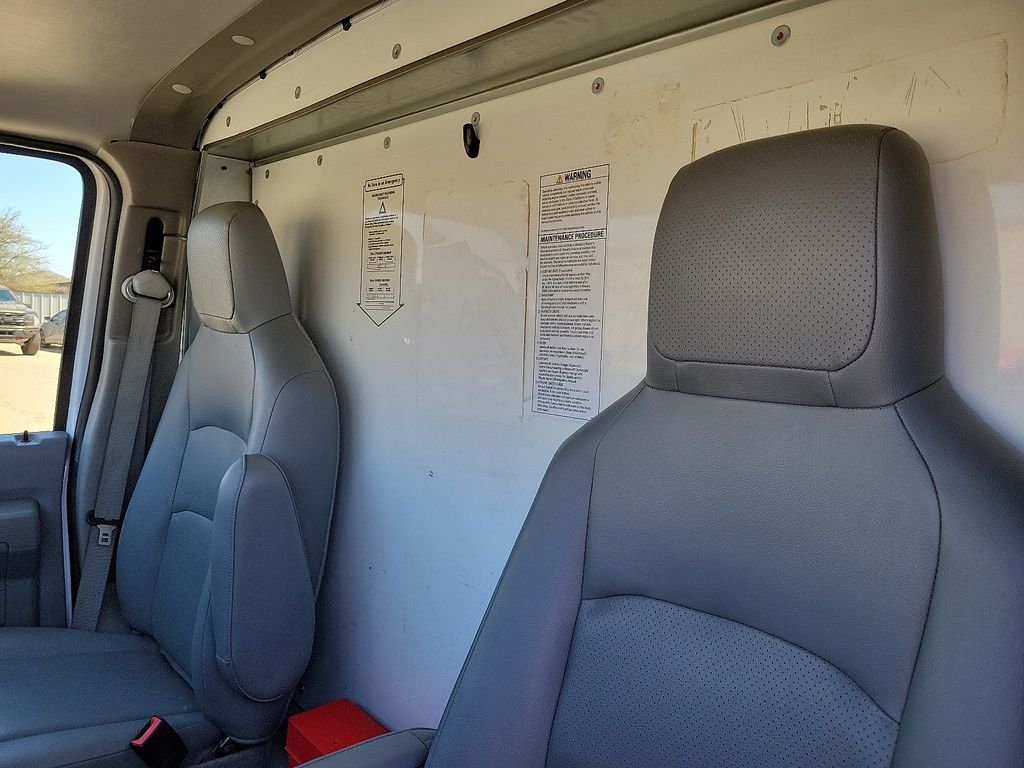 Used 2022 Ford E-350 - photo 18