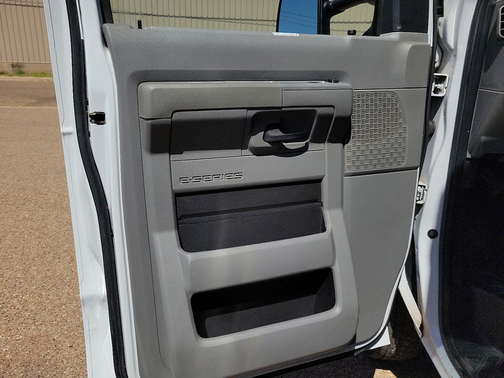 Used 2022 Ford E-350 - photo 20