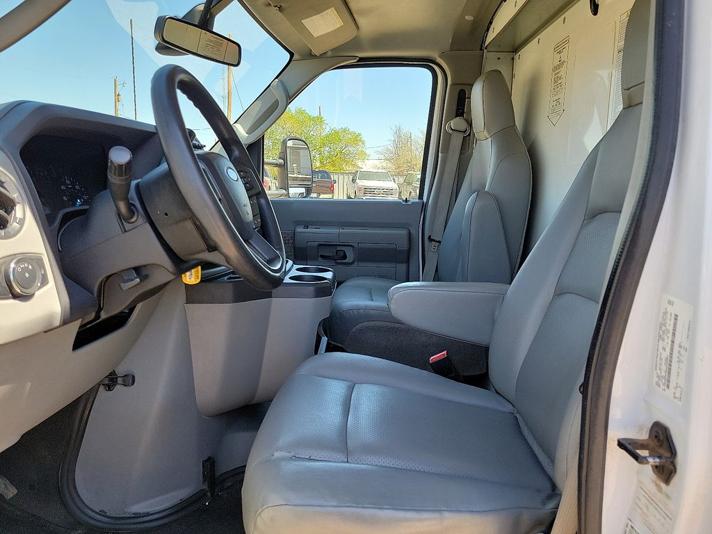 Used 2022 Ford E-350 - photo 21