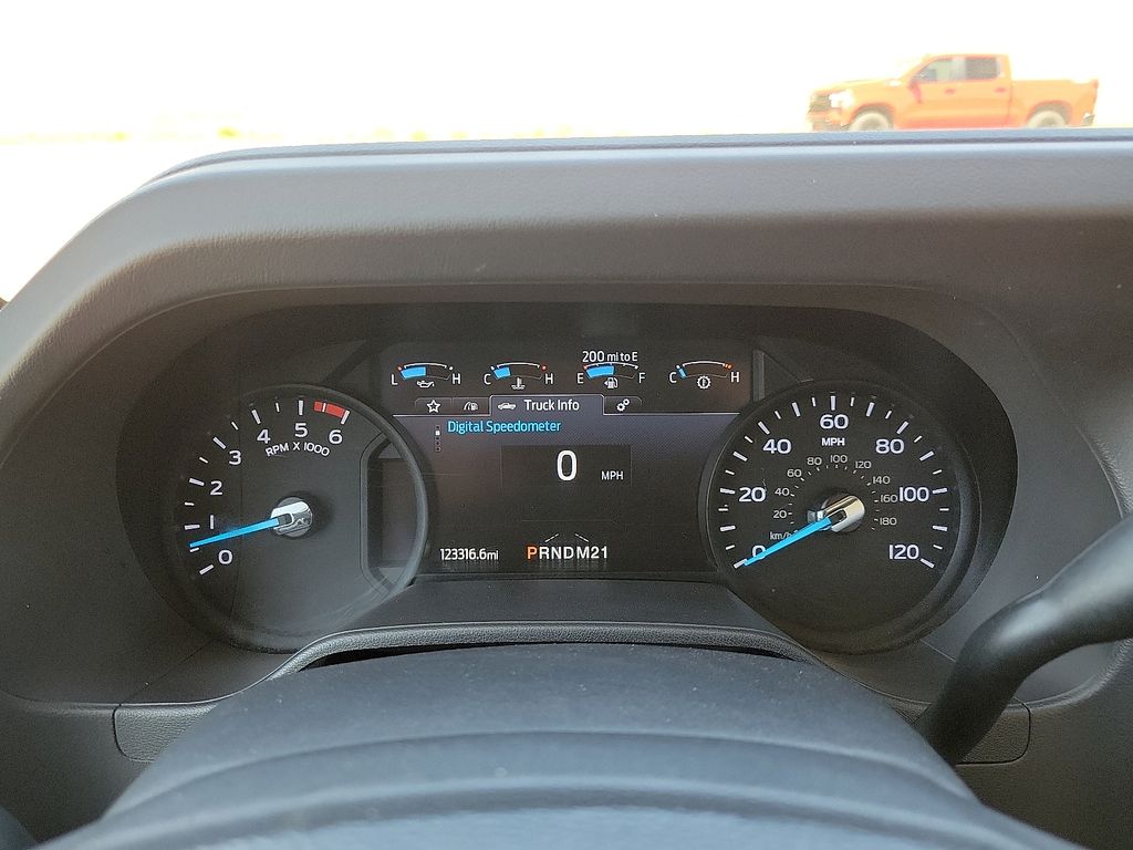 Used 2022 Ford E-350 - photo 25