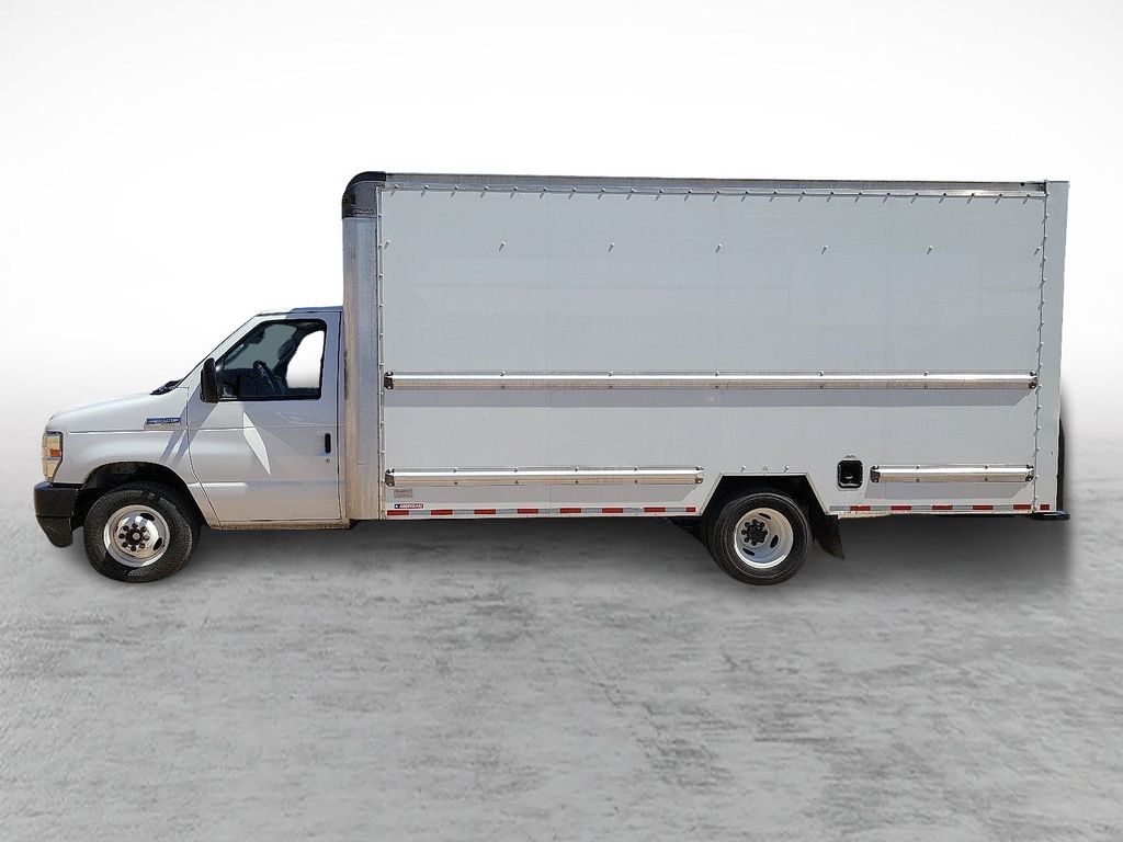 Used 2022 Ford E-350 - photo 8