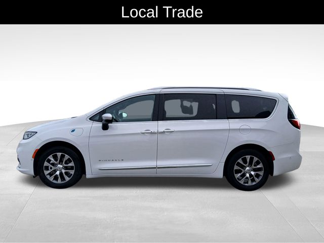 Used 2025 Chrysler Pacifica - photo 2