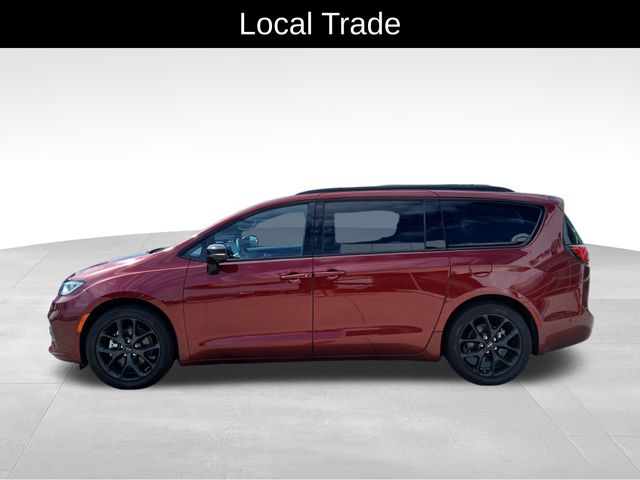 Used 2023 Chrysler Pacifica - photo 2