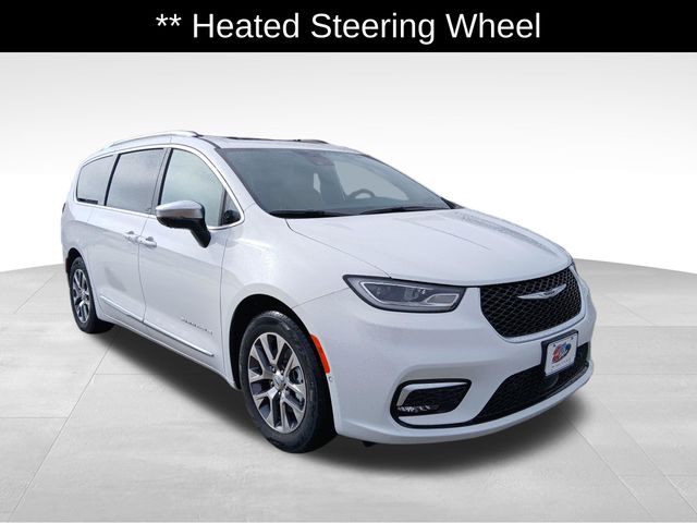 Used 2025 Chrysler Pacifica - photo 9