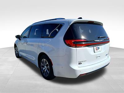 Used 2025 Chrysler Pacifica - photo 1