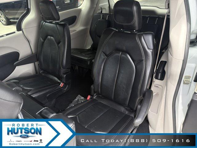 Used 2022 Chrysler Pacifica - photo 2