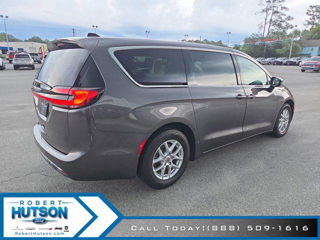Used 2023 Chrysler Pacifica - photo 8