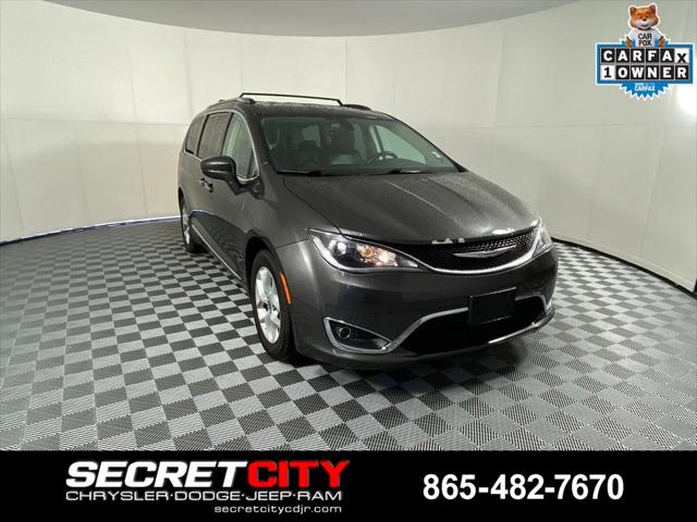 Used 2017 Chrysler Pacifica - photo 1