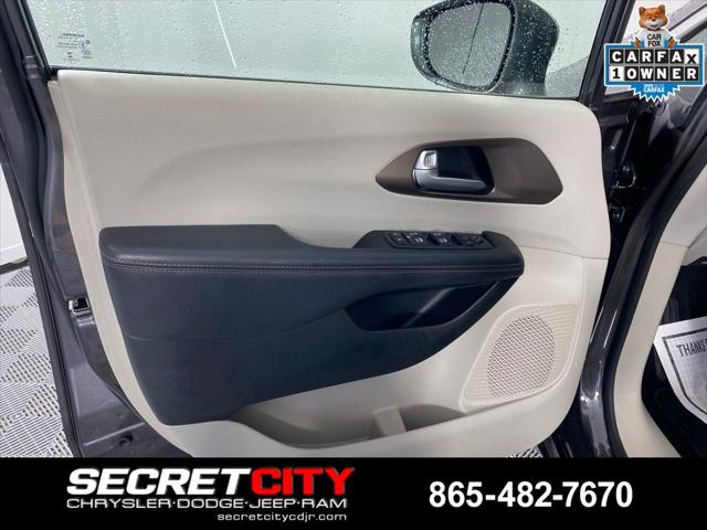 Used 2017 Chrysler Pacifica - photo 13
