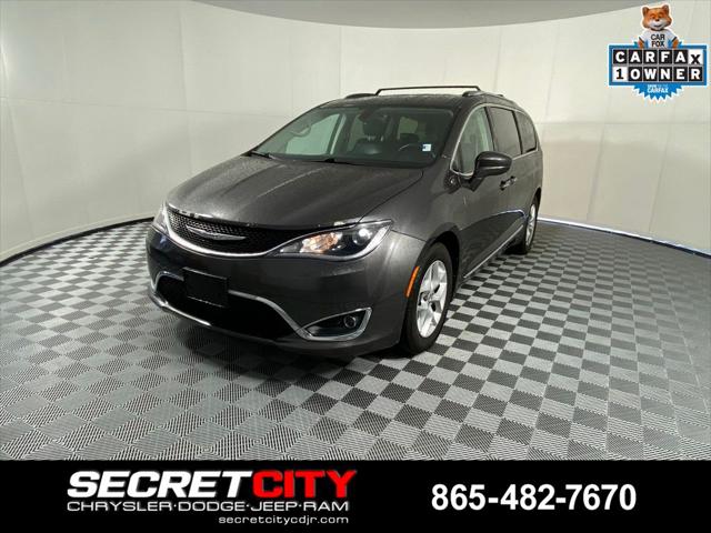Used 2017 Chrysler Pacifica - photo 2