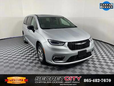 Used 2024 Chrysler Pacifica - photo 1
