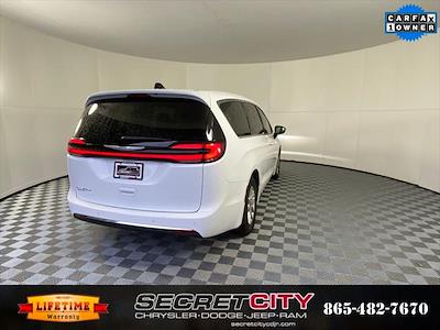 Used 2024 Chrysler Pacifica - photo 1
