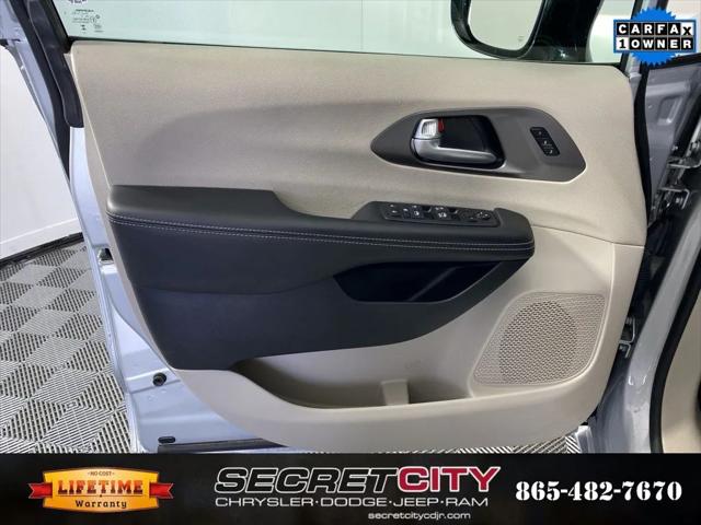 Used 2024 Chrysler Pacifica - photo 14