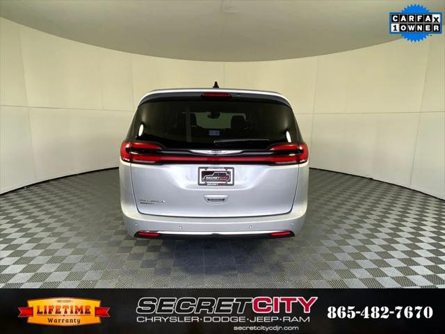 Used 2024 Chrysler Pacifica - photo 5