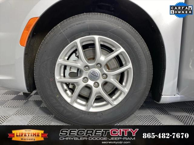 Used 2024 Chrysler Pacifica - photo 11