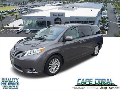 Used 2014 Toyota Sienna - photo 1