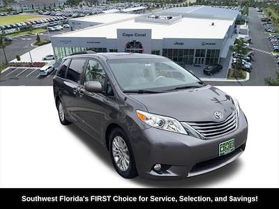 Used 2014 Toyota Sienna - photo 1