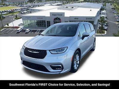 Used 2023 Chrysler Pacifica - photo 1