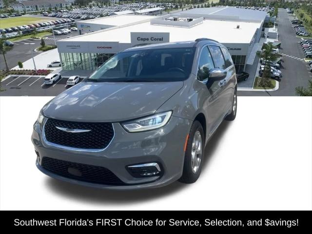 Used 2023 Chrysler Pacifica - photo 2
