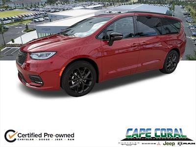 Used 2025 Chrysler Pacifica - photo 1