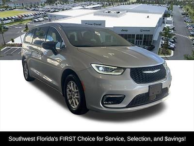 Used 2024 Chrysler Pacifica - photo 1