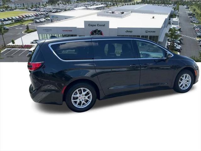 Used 2023 Chrysler Pacifica - photo 6