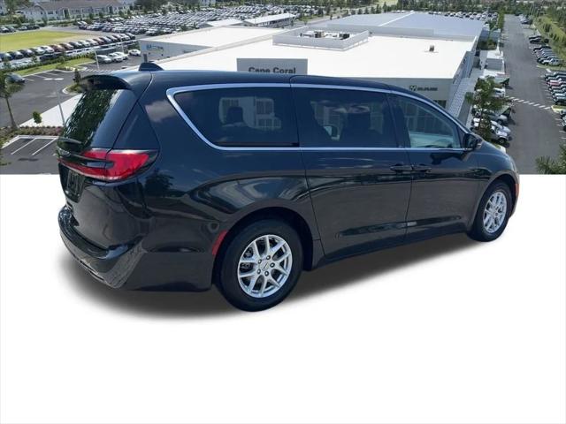 Used 2023 Chrysler Pacifica - photo 7