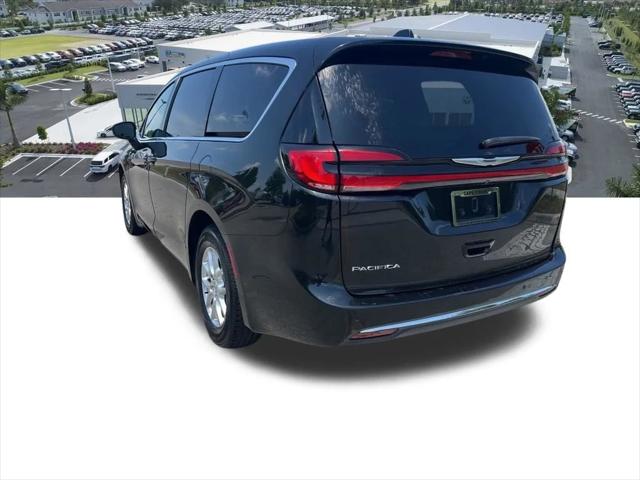 Used 2023 Chrysler Pacifica - photo 12